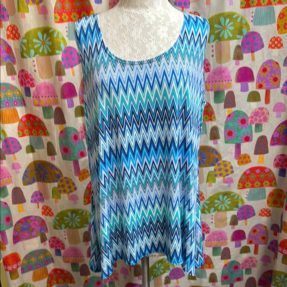 Only 9 Zigzag Sleeveless Blouse. Large